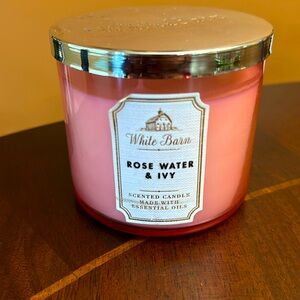 White Barn Rose Water & Ivy 14.5 oz candle